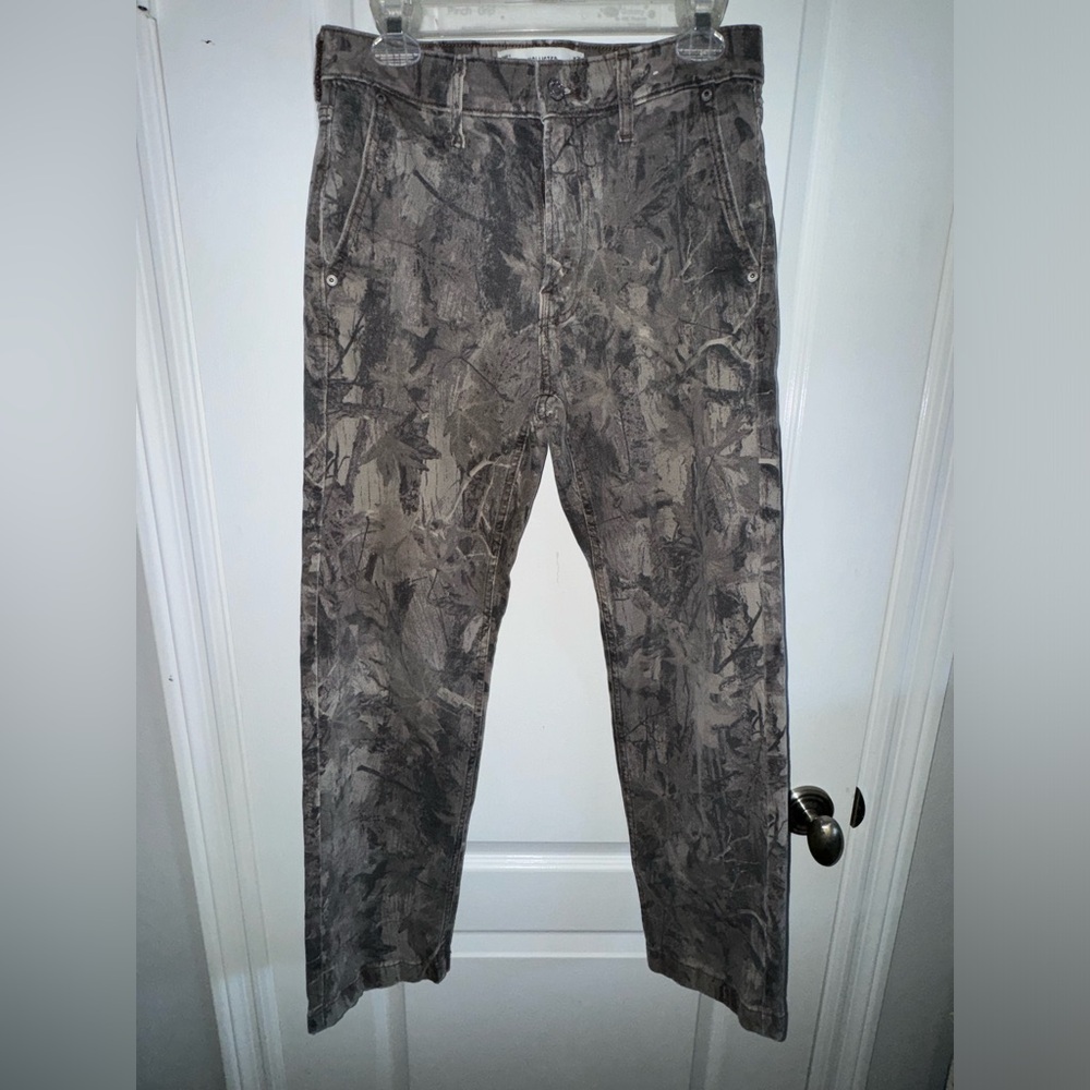 Hollister Loose Camo Pants Men's/Boys Size 29